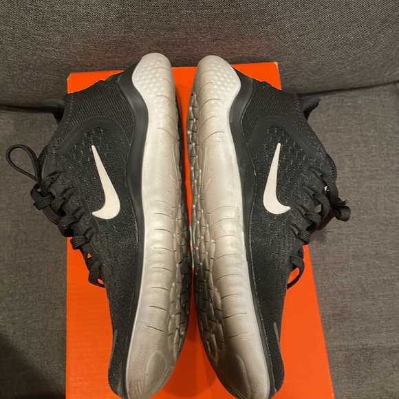 Price Cut! ⬇️ Women’s Nike Free Runs - Picture 5 of 8